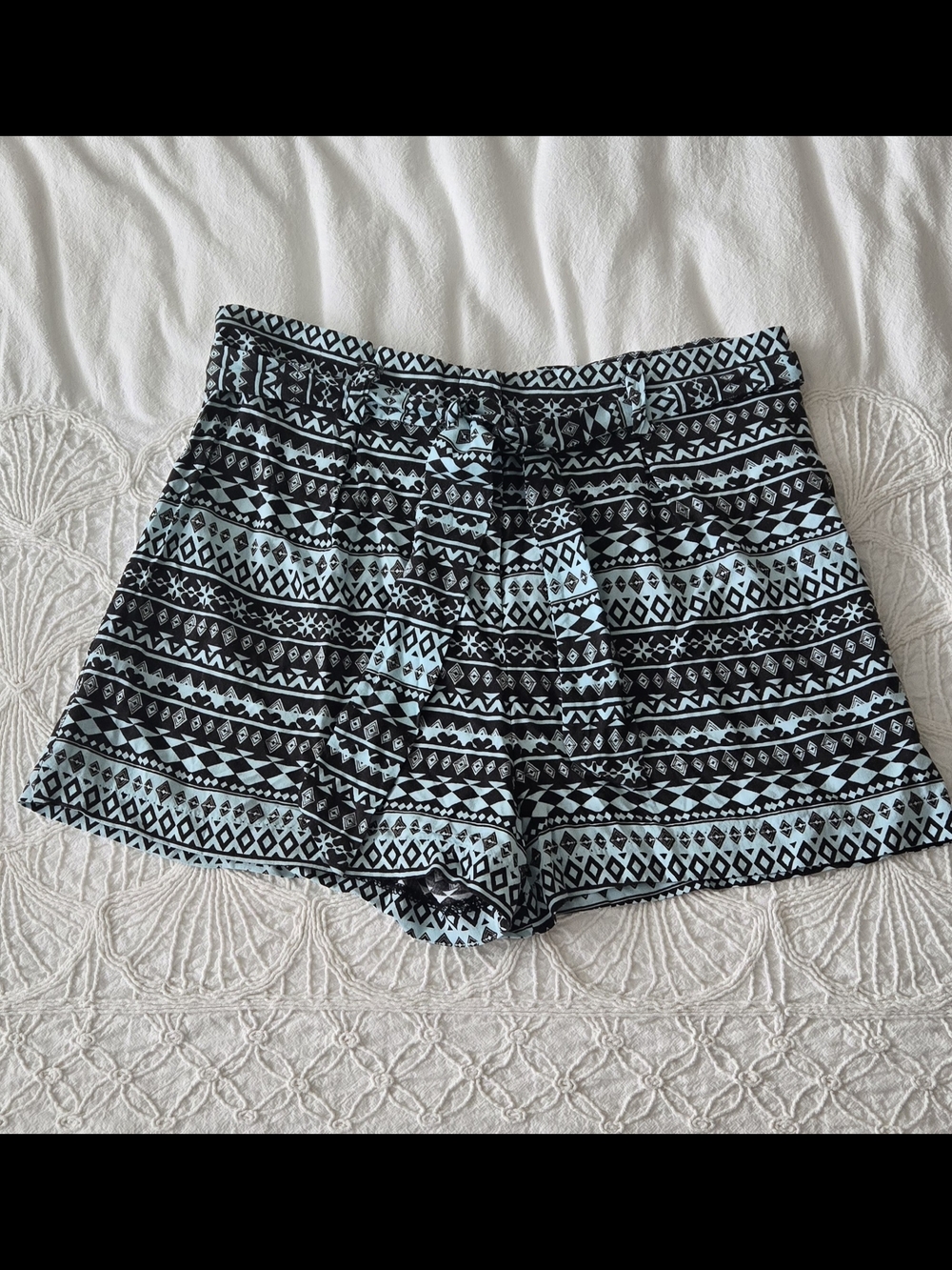 MONTEAU Los Angeles High Waisted Patterned Shorts